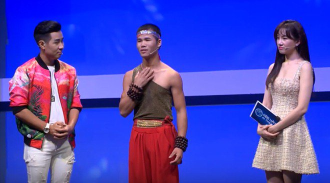 Hari Won, Võ Hoàng Yến nghẹn ngào nhìn anh xe ôm hôn vợ khóc sau khi suýt mất mạng - 1