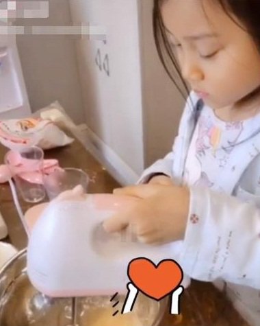 Lý Tiểu Lộ bị mắng vì ngoại tình nhưng cách dạy con của cô khiến ai cũng phải học tập - 5