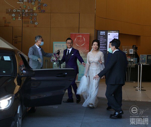 Chồng cũ của nàng Hậu tai tiếng tái hôn với người mới, thân thế cô dâu gây chú ý - 1