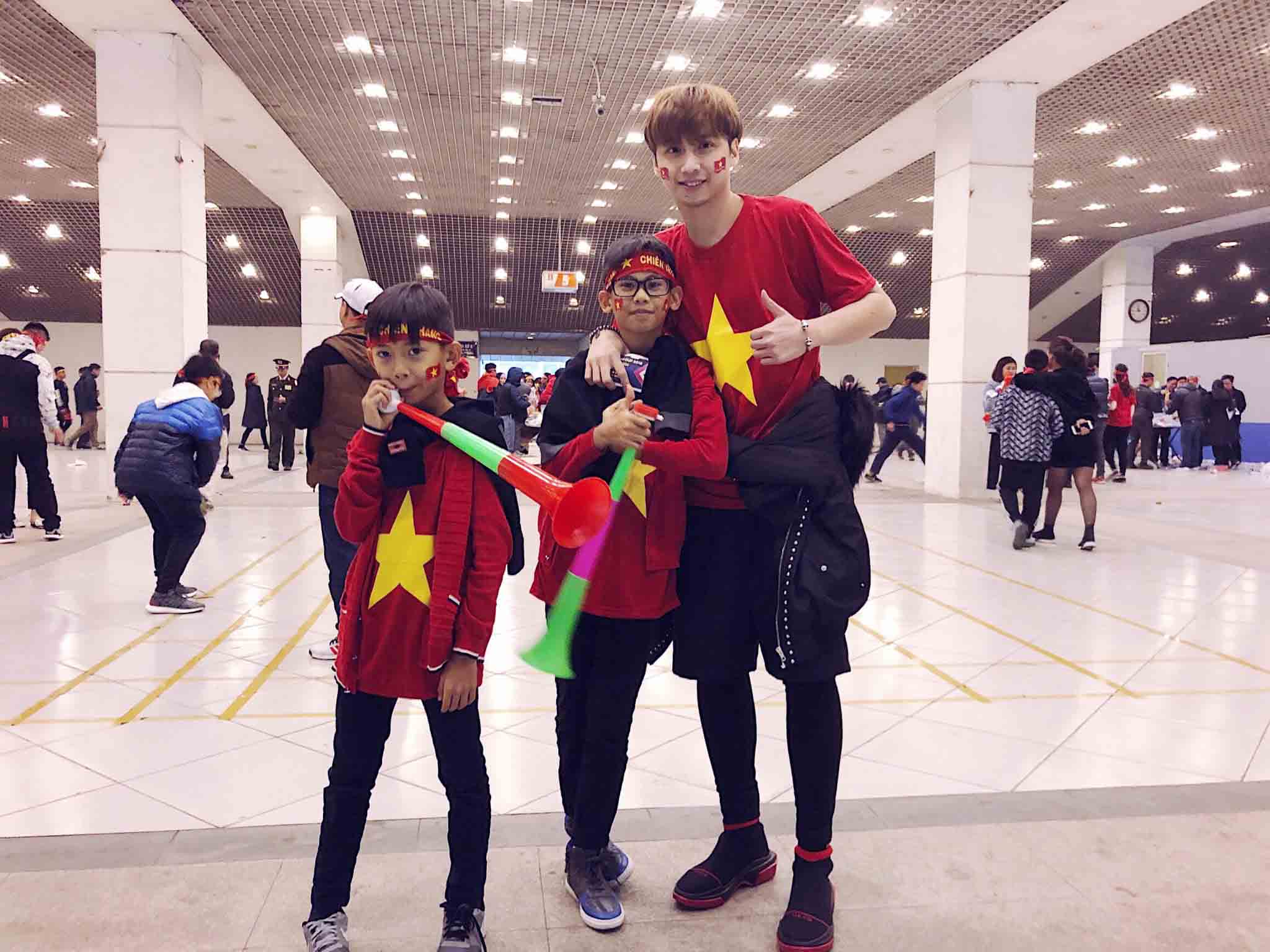 Con riêng của chồng Hà Kiều Anh: Soái ca của gia đình, rất yêu thương các em - 8
