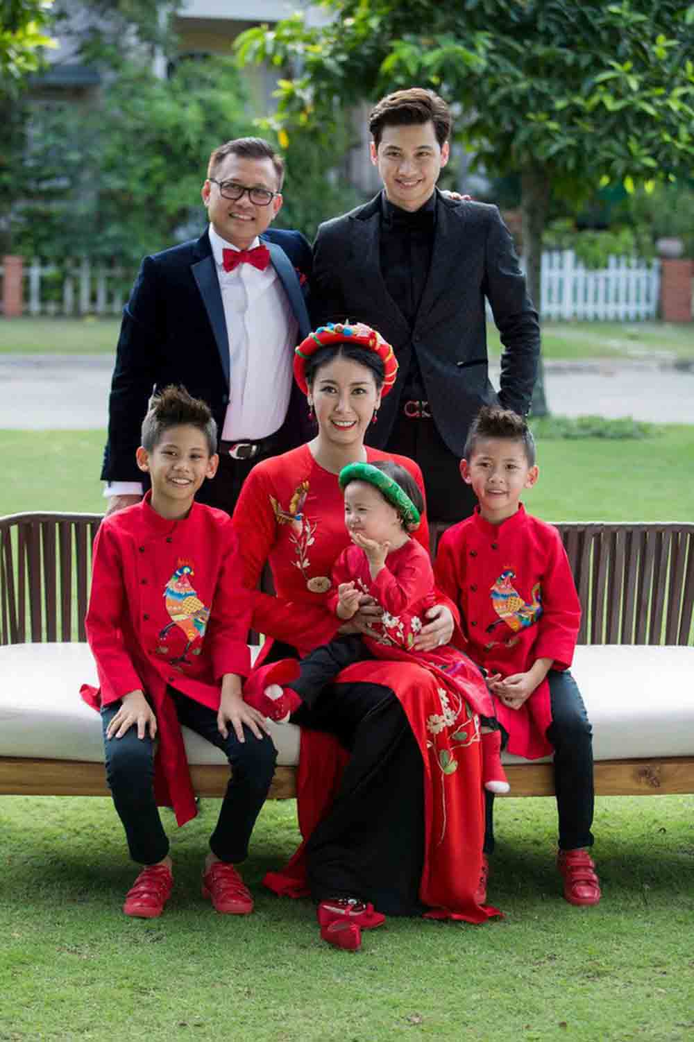 Con riêng của chồng Hà Kiều Anh: Soái ca của gia đình, rất yêu thương các em - 1
