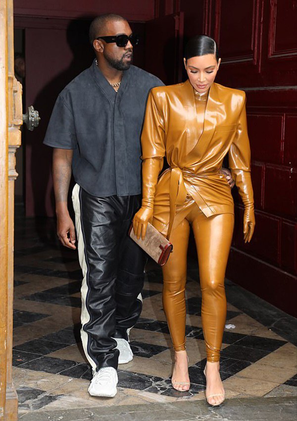 Kim amp;#34;siêu vòng 3amp;#34; mặc bó sát khoe đường cong nhưng amp;#34;bàn tay hư hỏngamp;#34; của chồng mới đáng bàn - 3