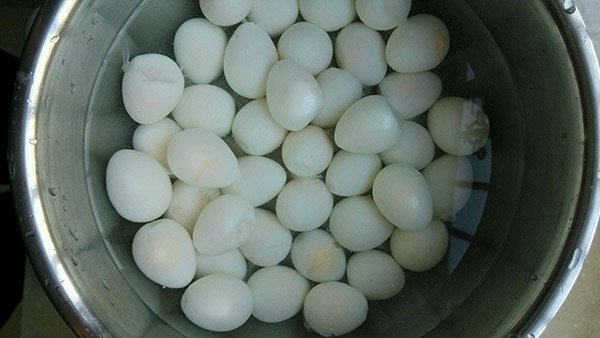 tuyet chieu lam trung cut om vua ngon lai re, troi com bat ngo - 1