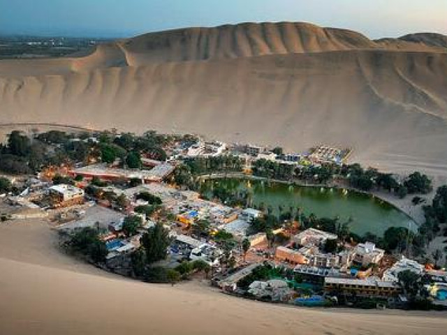 Ốc đảo đẹp tựa tranh vẽ ẩn mình giữa sa mạc