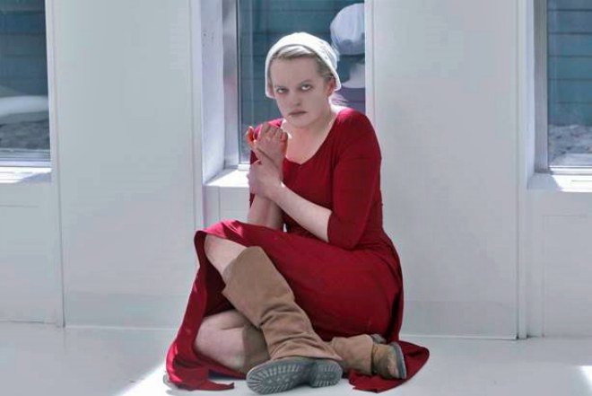Elisabeth Moss: amp;#34;Nàng thơamp;#34; gai góc của thế giới kinh dị, từng cùng Angelina Jolie ở trại tâm thần - 5