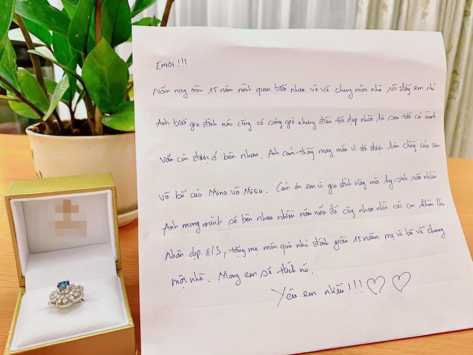 Hồ Hoài Anh tặng nhẫn kim cương, viết thư tay khẳng định yêu vợ sau khi amp;#34;gương vỡ lại lànhamp;#34; - 1