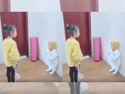 Clip Eva - Bị mắng vì nghịch ngợm, cậu bé phản ứng siêu đáng yêu làm chị gái không tài nào giận nổi