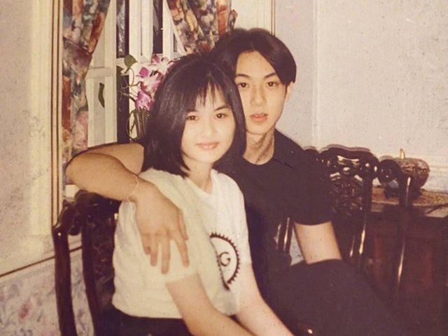 Khoe ảnh thời thanh niên, người đàn ông từng giấu vợ như giấu vàng công bố chuyện hỷ