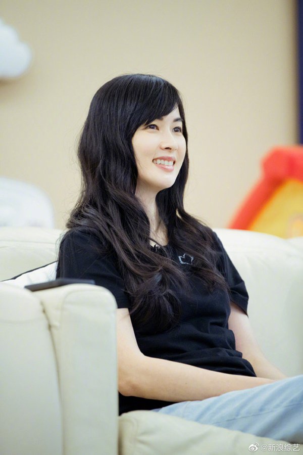 Khoe ảnh thời thanh niên, người đàn ông từng amp;#34;giấu vợ như giấu vàngamp;#34; công bố chuyện hỷ - 3