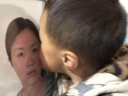 Tin tức - Bác sĩ qua đời trong lúc chiến đấu với dịch COVID-19, con trai ngây thơ hôn lên di ảnh mẹ