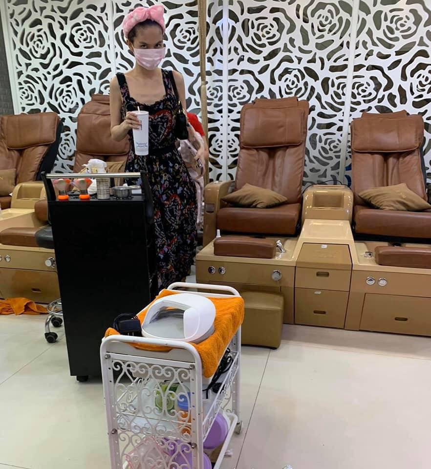 Hình ảnh Ngọc Trinh bị chụp lén gây thất vọng: ngực phẳng lì, vai trơ xương? - 6