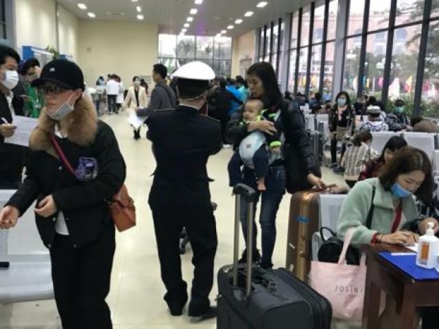 Đã có bao nhiêu người tiếp xúc gần với ca nhiễm Covid-19 đầu tiên ở Hà Nội?