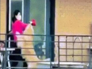 Clip Eva - Bị cách ly vì dịch bệnh, cô gái đem chó cưng ra "cà khịa"