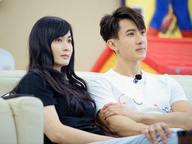 Hoàng tử thanh xuân bị tố ép vợ đẻ theo lịch trong 16 năm che giấu cô