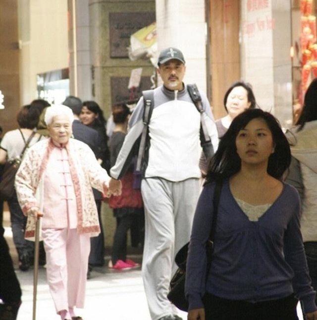 Đám tang mẹ amp;#34;thần bàiamp;#34; Châu Nhuận Phát: Cả làng giải trí không ai đến dự - 3