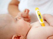 Làm mẹ - Cách hạ sốt nhanh cho trẻ tại nhà đơn giản