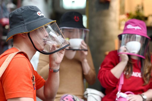 mu chong dich - phu kien thoi trang moi va kha nang bao ve khong kem khau trang - 10