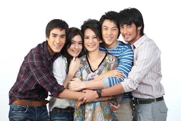 Bông hồng lai đẹp nhất đất Thái và chuyện tình bị ghét bỏ vì mang tiếng amp;#34;ăn cháo đá bátamp;#34; - 2