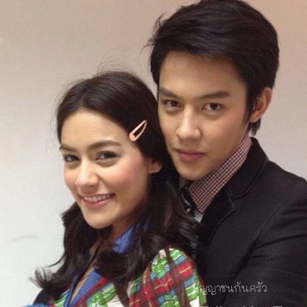 Bông hồng lai đẹp nhất đất Thái và chuyện tình bị ghét bỏ vì mang tiếng amp;#34;ăn cháo đá bátamp;#34; - 4