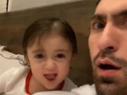 Clip Eva - Bố bắt hứa không được có bạn trai, phản ứng của bé gái làm dân tình cười ngất