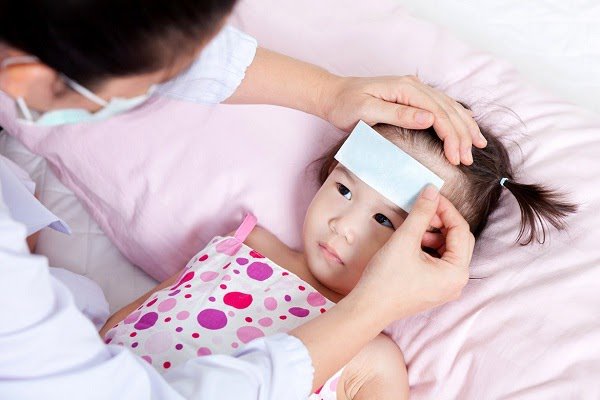 Nguyên nhân sốt siêu vi ở trẻ em là gì và các mẹo chữa sốt an toàn cho trẻ - 1