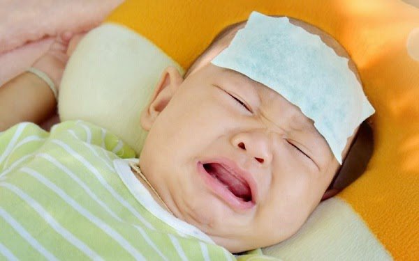Các triệu chứng sốt phát ban ở trẻ xuất hiện sớm - 2