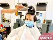 Giải trí - Sao Việt 24h: Ngọc Lan tức giận bế con khỏi tiệm tóc khi gặp 2 người không đeo khẩu trang