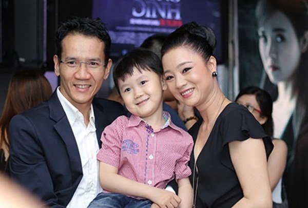 nghich ly showbiz viet: nguoi dep lay chong xau, cang gia cang duoc cung chieu - 1