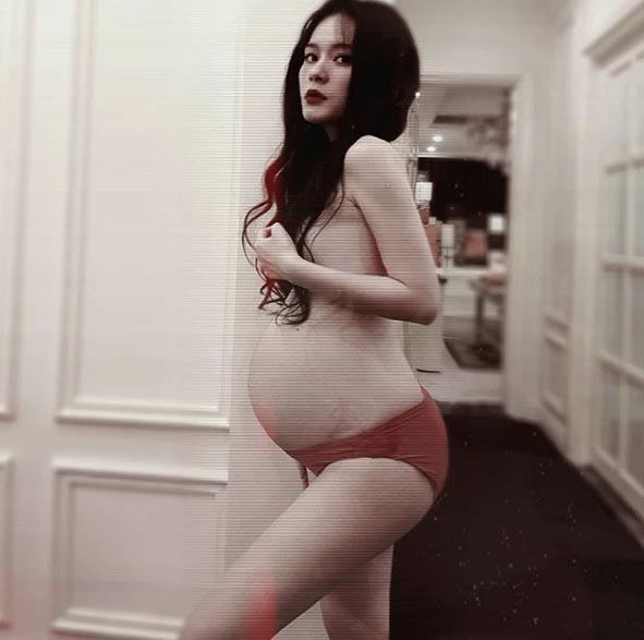 Ca sĩ Sài Gòn khoe ảnh bầu bán nude trong biệt thự 22 tỷ đại gia tặng - 3