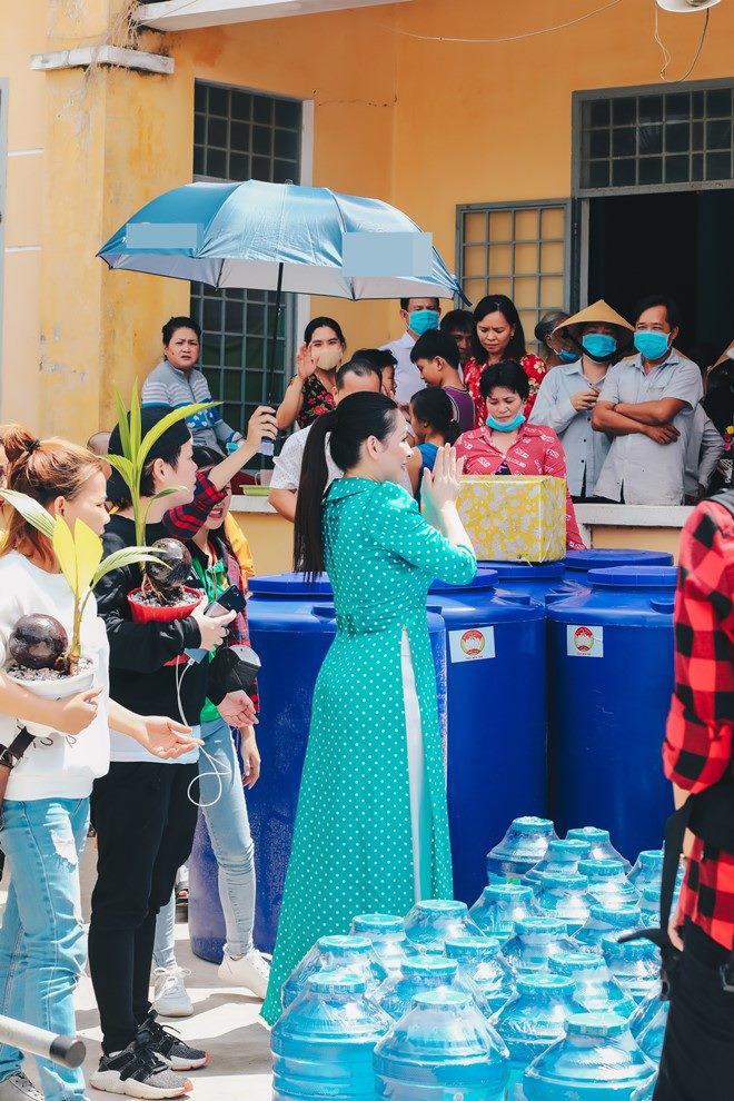 Phi Nhung đi cứu trợ, ra MV kêu gọi ủng hộ bà con miền Tây bị hạn mặn - 6