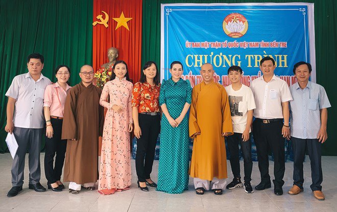 Phi Nhung đi cứu trợ, ra MV kêu gọi ủng hộ bà con miền Tây bị hạn mặn - 4