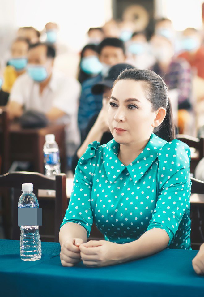 Phi Nhung đi cứu trợ, ra MV kêu gọi ủng hộ bà con miền Tây bị hạn mặn - 11