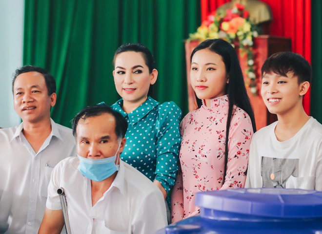 Phi Nhung đi cứu trợ, ra MV kêu gọi ủng hộ bà con miền Tây bị hạn mặn - 1