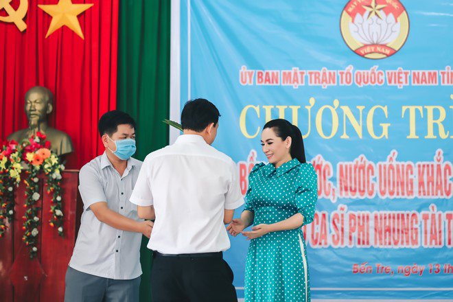 Phi Nhung đi cứu trợ, ra MV kêu gọi ủng hộ bà con miền Tây bị hạn mặn - 13