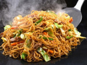 Bếp Eva - Khi xào mì, đừng trực tiếp cho vào chảo, thêm 2 bước nữa đảm bảo mì không dính vào nhau