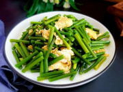 Bếp Eva - Chỉ cần xào ngồng tỏi cùng một thứ là có ngay món ăn tốt ngang kháng sinh, giảm ốm đau
