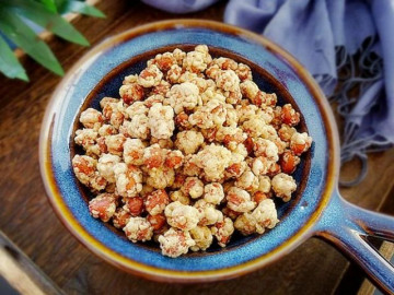 Vợ đảm làm lạc bọc bột chiên giòn tan kiểu mới, con thích chồng cũng mê theo