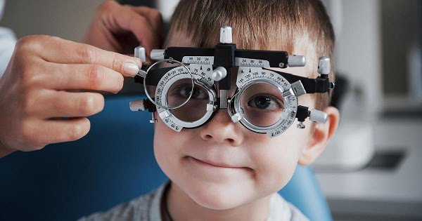 Trẻ bị cận thị, suy giảm thị lực nguyên nhân do đâu và dấu hiệu nhận biết - 6