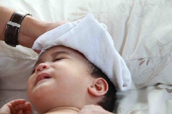 Cách hạ sốt cho trẻ bị viêm họng hiệu quả và an toàn nhất - 3
