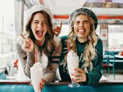 Eva tám - 8 mẹo "nhỏ mà có võ" giúp bạn chiếm được cảm tình ngay từ lần gặp đầu tiên