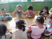 Yêu con - Học phí 17 triệu đồng/tháng, con bỗng dưng bị ốm, mẹ phát hiện điều bí mật ở lớp học