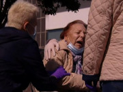 Tin tức - Chồng qua đời vì nhiễm COVID-19, vợ muốn nằm viện điều trị nhưng không được vì quá tải