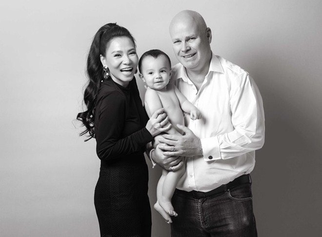 Sao Việt 24h: Thu Minh tức điên vì chồng Tây và con trai bênh nhau chằm chặp - 3