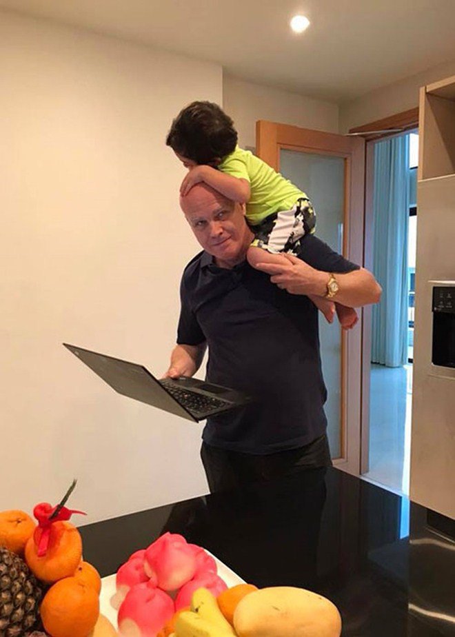 Sao Việt 24h: Thu Minh tức điên vì chồng Tây và con trai bênh nhau chằm chặp - 1