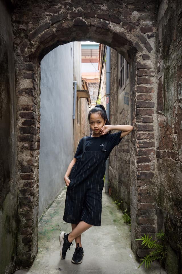 Bản sao H’hen Niê là siêu mẫu nhí đắt show nhất HN, tham gia nghệ thuật từ khi 3 tuổi - 10