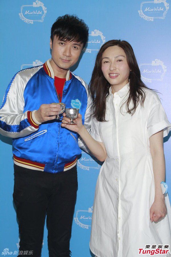 Ngôi sao 24/7: Ngoại tình với amp;#34;nàng thơ của Song Joong Kiamp;#34;, chồng trẻ cúi gập người xin lỗi vợ - 11