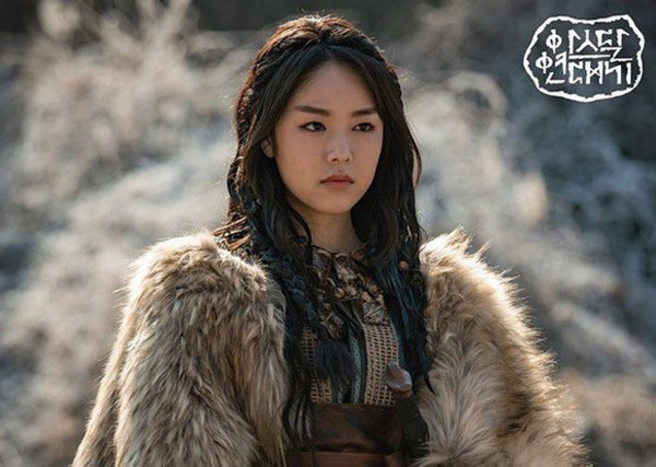 Ngôi sao 24/7: Ngoại tình với amp;#34;nàng thơ của Song Joong Kiamp;#34;, chồng trẻ cúi gập người xin lỗi vợ - 3