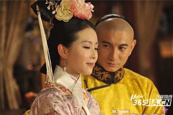 Ngôi sao 24/7: Ngoại tình với amp;#34;nàng thơ của Song Joong Kiamp;#34;, chồng trẻ cúi gập người xin lỗi vợ - 9