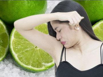 Kết hợp phèn chua với chanh, rượu rồi chà lên nách, mùi nặng đến mấy cũng bị đánh bay