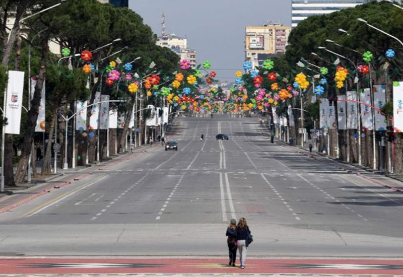 Một đại lộ chính ở thủ đô Tirana, Albania gần như không có người qua lại hôm 14/3 do ảnh hưởng của dịch bệnh.
